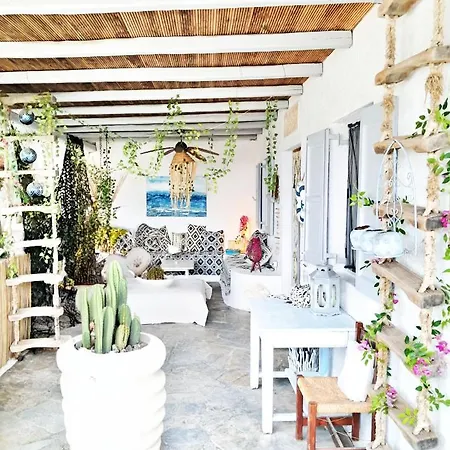 Special Rate Due To Pre Renovation! Bohemian Island House Pool And Beach