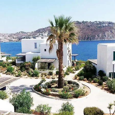 Special Rate Due To Pre Renovation! Bohemian Island House Pool And Beach Guest house