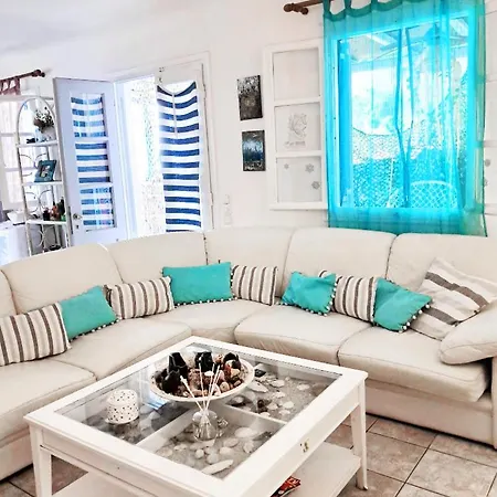 Special Rate Due To Pre Renovation! Bohemian Island House Pool And Beach