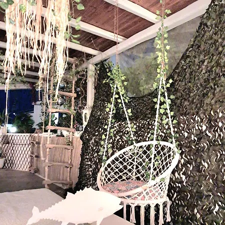 Special Rate Due To Pre Renovation! Bohemian Island House Pool And Beach Guest house