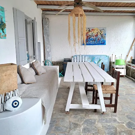 Special Rate Due To Pre Renovation! Bohemian Island House Pool And Beach Guest house Mykonos Town