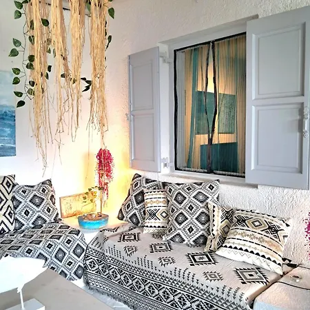 Guest house Special Rate Due To Pre Renovation! Bohemian Island House Pool And Beach *